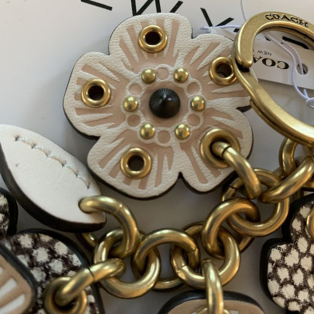 ローズ COACH - コーチ/バイカーリベットティー ローズが可愛い♪バッグチャーム キーフォルダーの通販 by ワクワクショップ|コーチならラクマ アメリカ