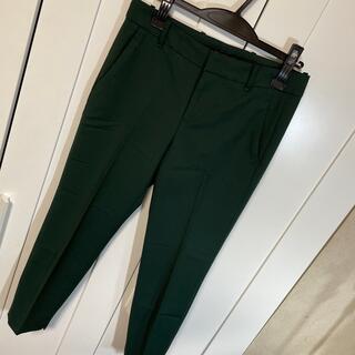 ザラ(ZARA)の新品　ZARA パンツ　テーパード　グリーン　34(カジュアルパンツ)