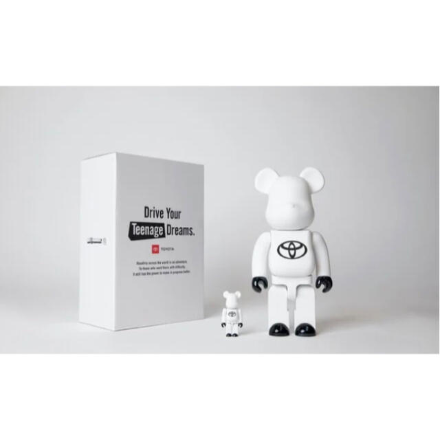 エンタメ/ホビーBE@RBRICK TOYOTA WHITE 100% & 400%