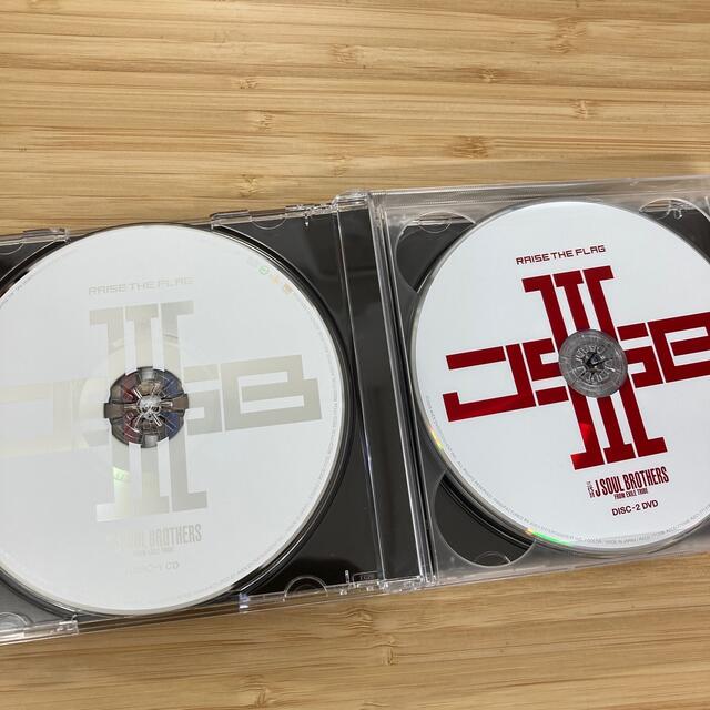 三代目 J Soul Brothers(サンダイメジェイソウルブラザーズ)の三代目JSB RAISE THE FLAG CD+DVD&DVD2枚組 エンタメ/ホビーのDVD/ブルーレイ(ミュージック)の商品写真