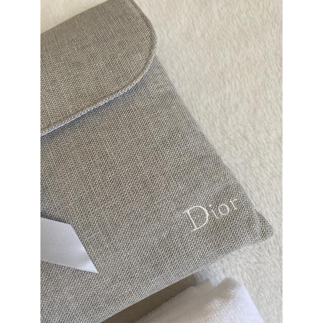 Christian Dior(クリスチャンディオール)の未使用Diorディオール　ポーチ　タオル2枚 レディースのファッション小物(ポーチ)の商品写真