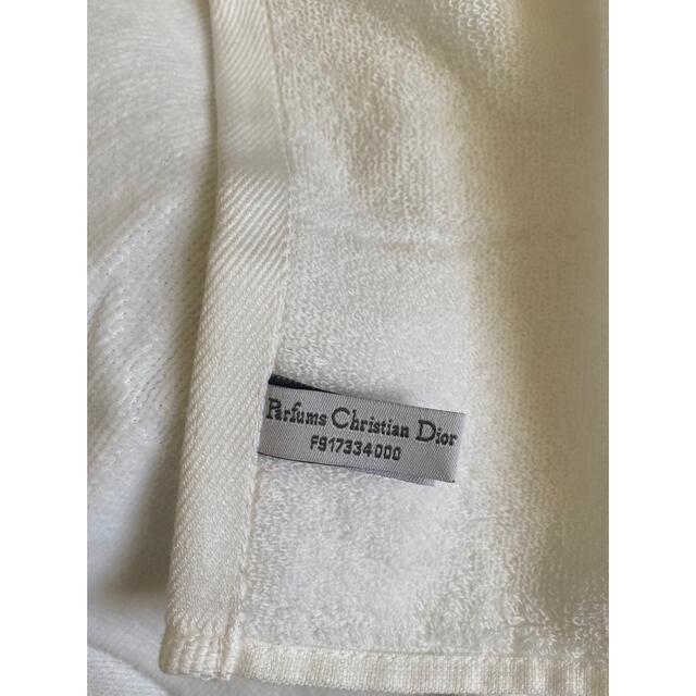 Christian Dior(クリスチャンディオール)の未使用Diorディオール　ポーチ　タオル2枚 レディースのファッション小物(ポーチ)の商品写真