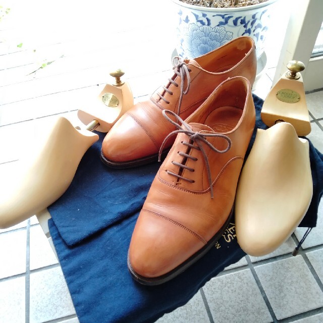 Crockett&Jones(クロケットアンドジョーンズ)の希少美品 保存袋.シューツリー付 クロケット&ジョーンズ ホワイトホール 7 メンズの靴/シューズ(ドレス/ビジネス)の商品写真