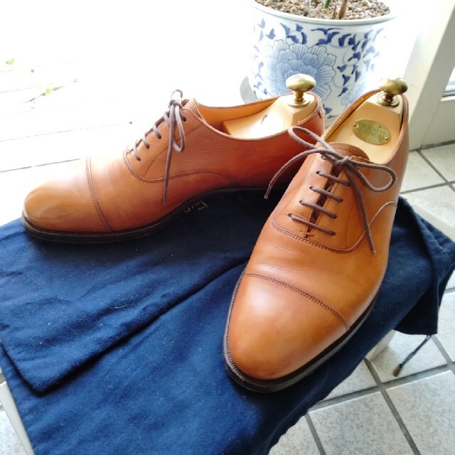 希少美品 保存袋.シューツリー付 クロケット&ジョーンズ ホワイト
