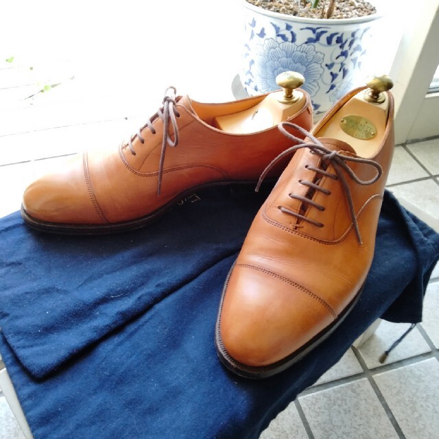 Crockett&Jones(クロケットアンドジョーンズ)の希少美品 保存袋.シューツリー付 クロケット&ジョーンズ ホワイトホール 7 メンズの靴/シューズ(ドレス/ビジネス)の商品写真