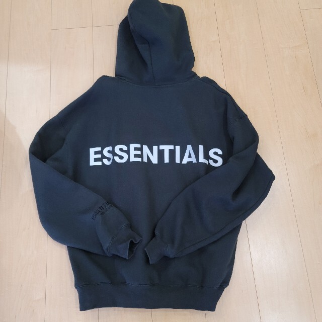 FEAR OF GOD(フィアオブゴッド)のESSENTIALS  バックプリントパーカー メンズのトップス(パーカー)の商品写真