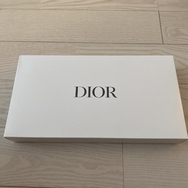 Christian Dior(クリスチャンディオール)のディオールDiorノベルティ　デニムポーチ　箱　リボン付き エンタメ/ホビーのコレクション(ノベルティグッズ)の商品写真