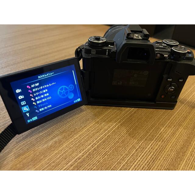 OLYMPUS(オリンパス)の【中古美品】OLYMPUS OM−D E−M5 Mark 2 スマホ/家電/カメラのカメラ(ミラーレス一眼)の商品写真