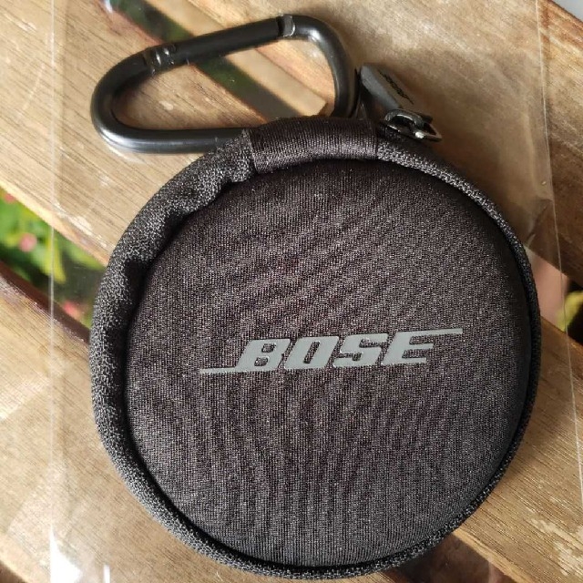 BOSE(ボーズ)のBOSE  イヤホン ケース スマホ/家電/カメラのオーディオ機器(ヘッドフォン/イヤフォン)の商品写真