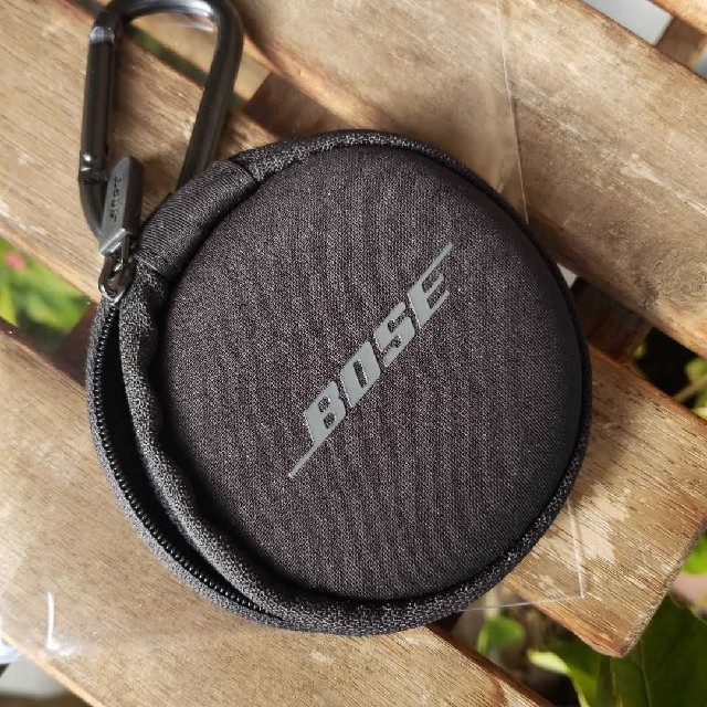 BOSE(ボーズ)のBOSE  イヤホン ケース スマホ/家電/カメラのオーディオ機器(ヘッドフォン/イヤフォン)の商品写真