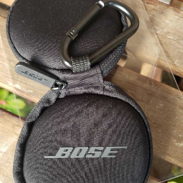 BOSE(ボーズ)のBOSE  イヤホン ケース スマホ/家電/カメラのオーディオ機器(ヘッドフォン/イヤフォン)の商品写真