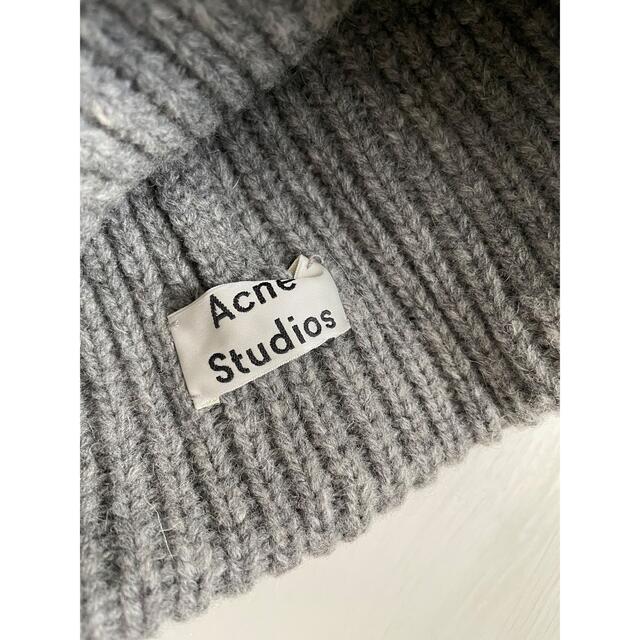 ACNE(アクネ)のAcne Studios ポンポン付きニット帽⭐︎ レディースの帽子(ニット帽/ビーニー)の商品写真