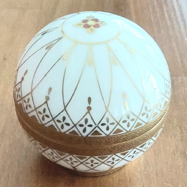 ナカヤマ 中山陶器 美濃焼 蓋物 白 金彩美濃焼