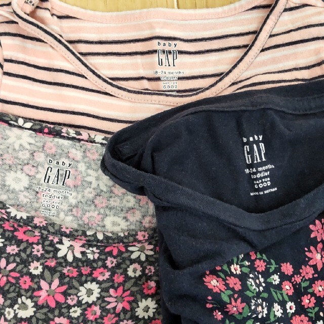 babyGAP(ベビーギャップ)のベビー服(baby GAP)90cm キッズ/ベビー/マタニティのキッズ服女の子用(90cm~)(Tシャツ/カットソー)の商品写真