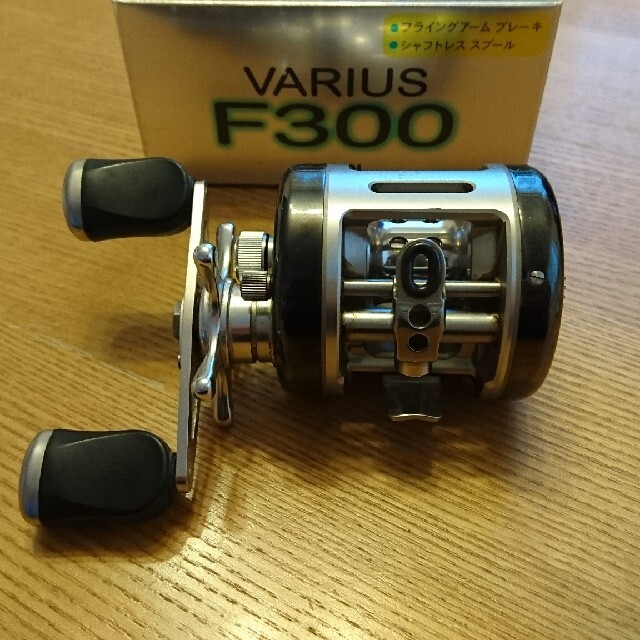 RYOBI  VARIUS  F300  ベイトリール