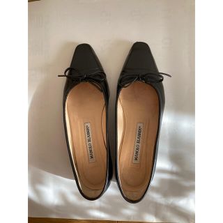 マノロブラニク(MANOLO BLAHNIK)のマノロブラニク　パンプス 34.5 フラットシューズ ブラック　バレエシューズ(ハイヒール/パンプス)