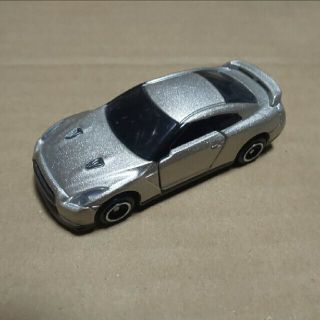 タカラトミー(Takara Tomy)のトミカ 日産 GT-R シャンパンゴールド(ミニカー)