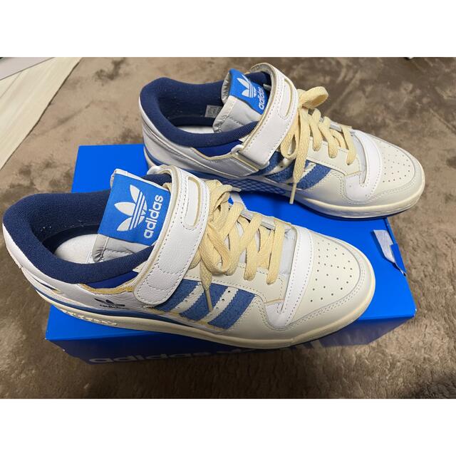 adidas(アディダス)のadidas forum 84 low blue 26.5 メンズの靴/シューズ(スニーカー)の商品写真