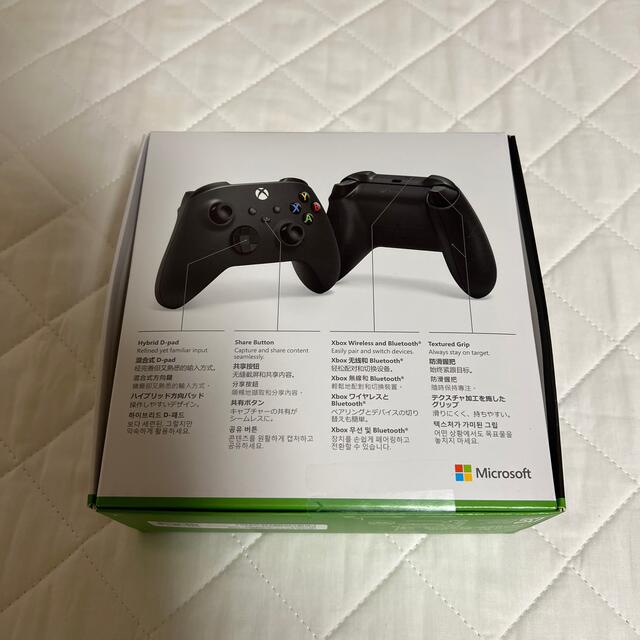 Microsoft(マイクロソフト)の【新品未使用】Xbox ワイヤレス コントローラー カーボン ブラック エンタメ/ホビーのゲームソフト/ゲーム機本体(家庭用ゲーム機本体)の商品写真