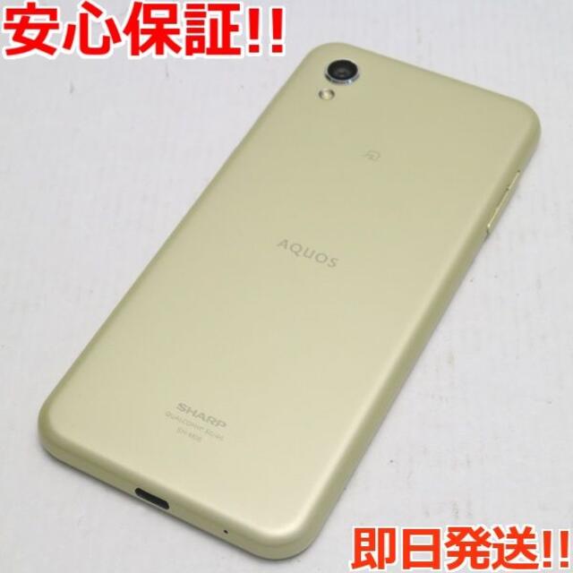 SHARP(シャープ)の新品同様 SH-M08 AQUOS sense2 アッシュイエロー  スマホ/家電/カメラのスマートフォン/携帯電話(スマートフォン本体)の商品写真