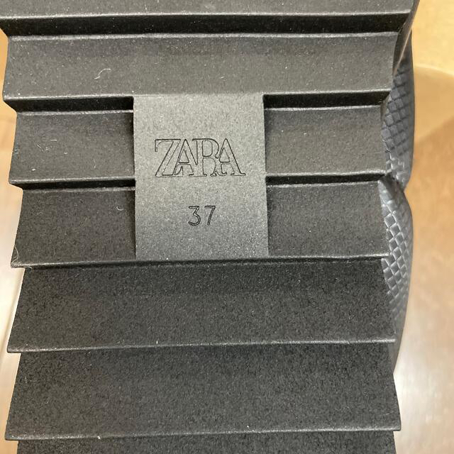 ZARA(ザラ)のZARA フェイクボア　キルティング　アンクルブーツ　新品 レディースの靴/シューズ(ブーツ)の商品写真