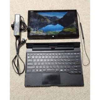 フジツウ(富士通)のARROWSTab Q704/H(Core i3/4/240GB/webカメラ)(タブレット)