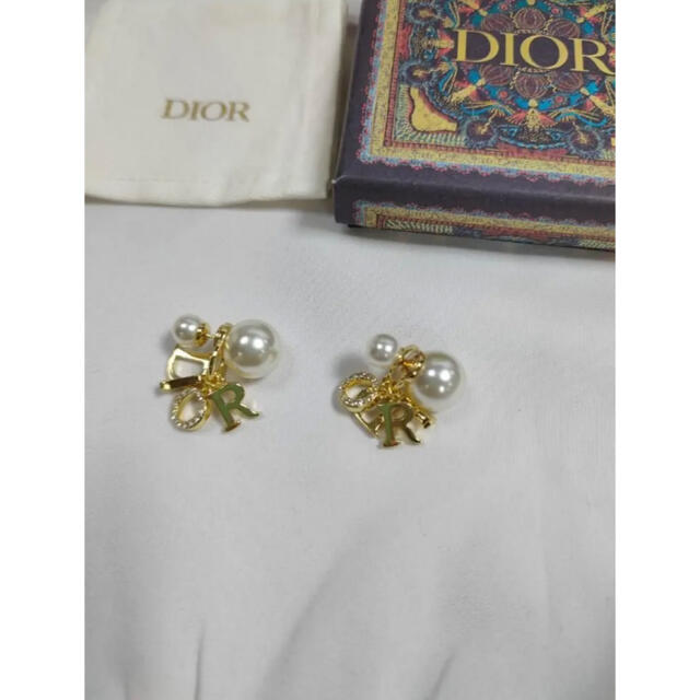 DIOR パールピアス DIOR パールピアス