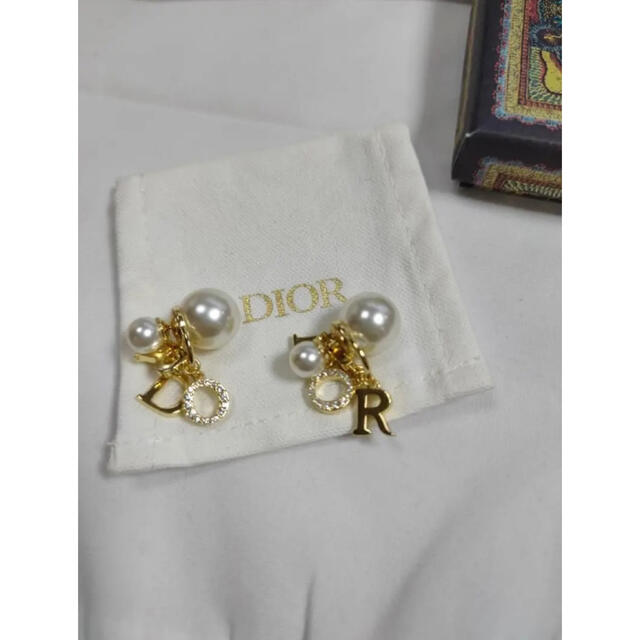 DIOR パールピアス DIOR パールピアス