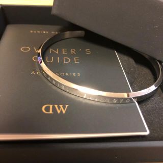 ダニエルウェリントン(Daniel Wellington)のDANIEL WELLINGTON シルバーバングル(ブレスレット/バングル)