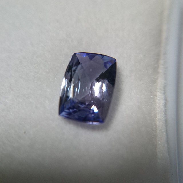 タンザナイト ルース No.4  0.9ct ハンドメイドの素材/材料(各種パーツ)の商品写真