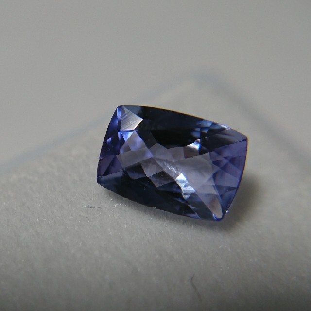 タンザナイト ルース No.4  0.9ct ハンドメイドの素材/材料(各種パーツ)の商品写真