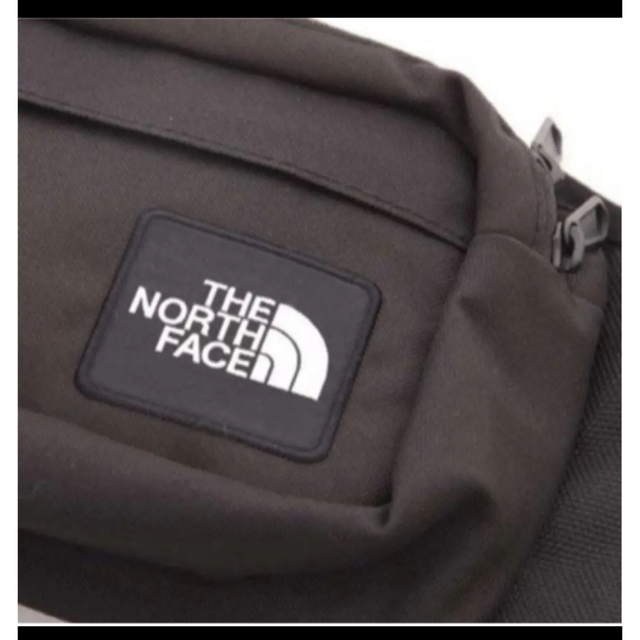 THE NORTH FACE(ザノースフェイス)の【未開封新品】ノースフェイス　ボディーバッグ　グラフィックロゴ　2L ブラック レディースのバッグ(ボディバッグ/ウエストポーチ)の商品写真