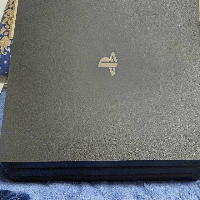 PlayStation4(プレイステーション4)のPlayStation4 Pro CUH-7200BB01 エンタメ/ホビーのゲームソフト/ゲーム機本体(家庭用ゲーム機本体)の商品写真