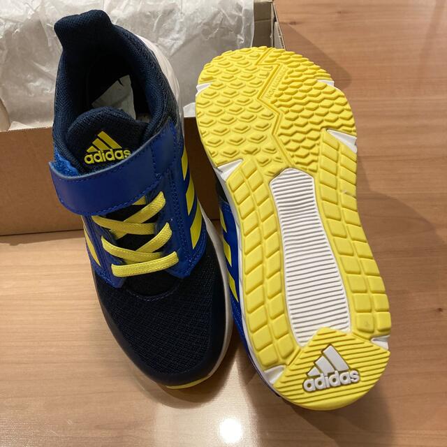 adidas(アディダス)の【新品】アディダス ファイト kids 20センチ キッズ/ベビー/マタニティのキッズ靴/シューズ(15cm~)(スニーカー)の商品写真