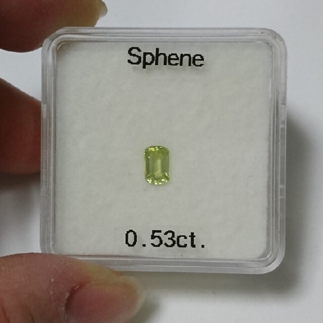 ファンシーカット スフェーン ルース 0.53ct ハンドメイドの素材/材料(各種パーツ)の商品写真