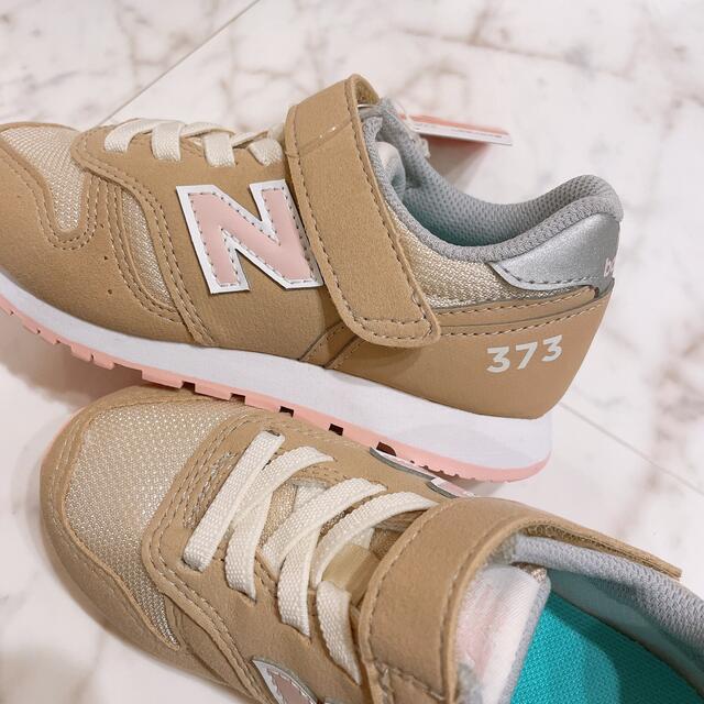 New Balance(ニューバランス)の17.0 新品　ニューバランス　スニーカー　373 ベージュ　キッズ　ジュニア キッズ/ベビー/マタニティのキッズ靴/シューズ(15cm~)(スニーカー)の商品写真