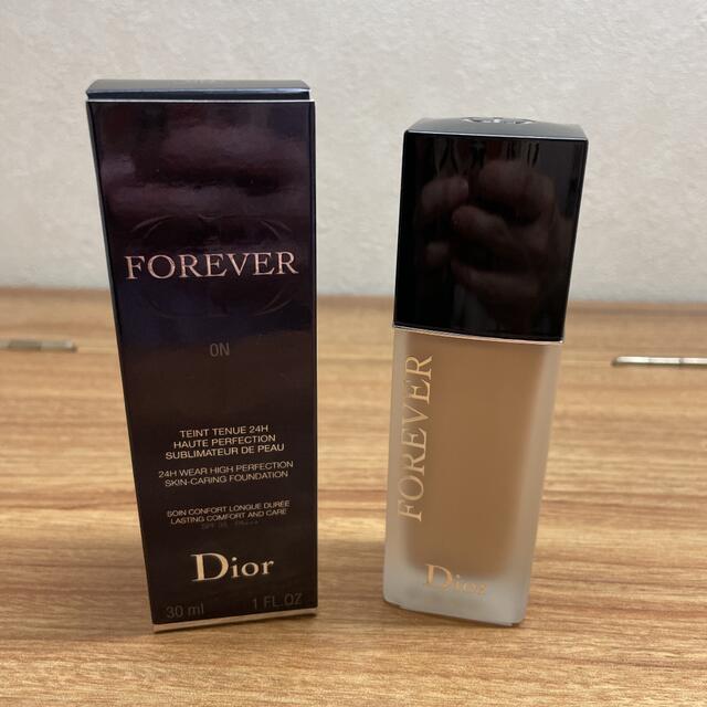 Christian Dior(クリスチャンディオール)のディオールスキンフォーエバーフルイドマット　0N コスメ/美容のベースメイク/化粧品(ファンデーション)の商品写真