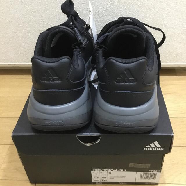 新品未使用 adidas スニーカー 23cm