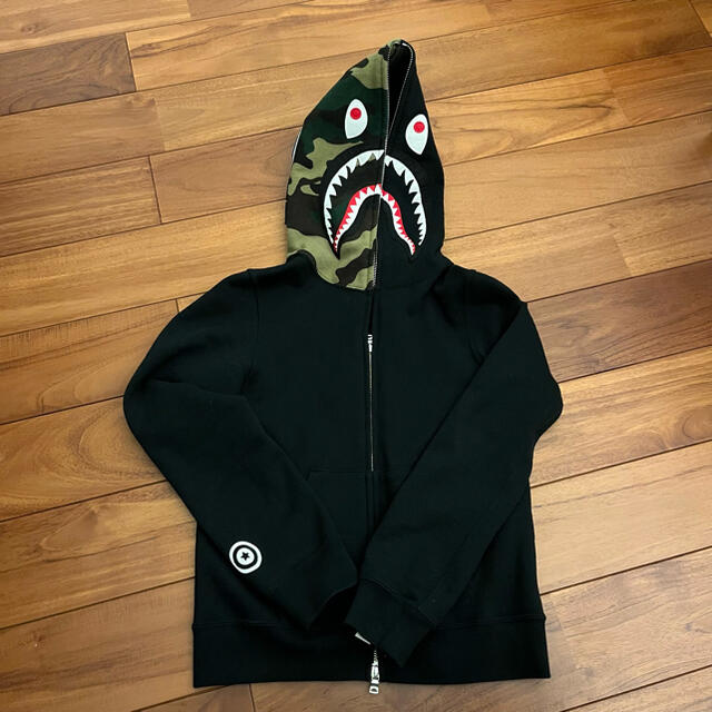 A BATHING APE(アベイシングエイプ)の最終値下げ　シャークパーカー　A BATHING APE ベイプ レディースのトップス(パーカー)の商品写真