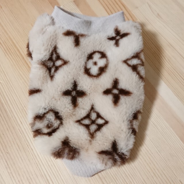 【新品】ペットウェア モノグラム ふわふわ 猫 小型犬 Sサイズ ハンドメイドのペット(ペット服/アクセサリー)の商品写真