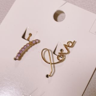 エイチアンドエム(H&M)の未使用♡ラインストーン♡LOVEピアス(ピアス)