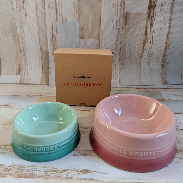 LE CREUSET(ルクルーゼ)の新品未使用 犬用　ル・クルーゼ ＳとM 2点セット その他のペット用品(犬)の商品写真