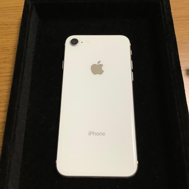 iPhone 8 Silver 64 GB SIMロック解除済みケースフィルム付-