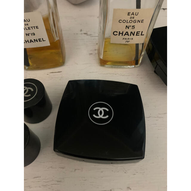 CHANEL(シャネル)のCHANEL アイシャドウ　21 コスメ/美容のベースメイク/化粧品(アイシャドウ)の商品写真