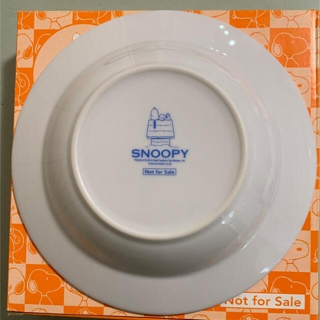 SNOOPY(スヌーピー)のSNOOPY皿2枚セット(限定非売品) エンタメ/ホビーのおもちゃ/ぬいぐるみ(キャラクターグッズ)の商品写真