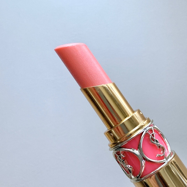 Yves Saint Laurent Beaute(イヴサンローランボーテ)のルージュヴォリュプテシャイン144 限定色 YSLリップ コスメ/美容のベースメイク/化粧品(口紅)の商品写真