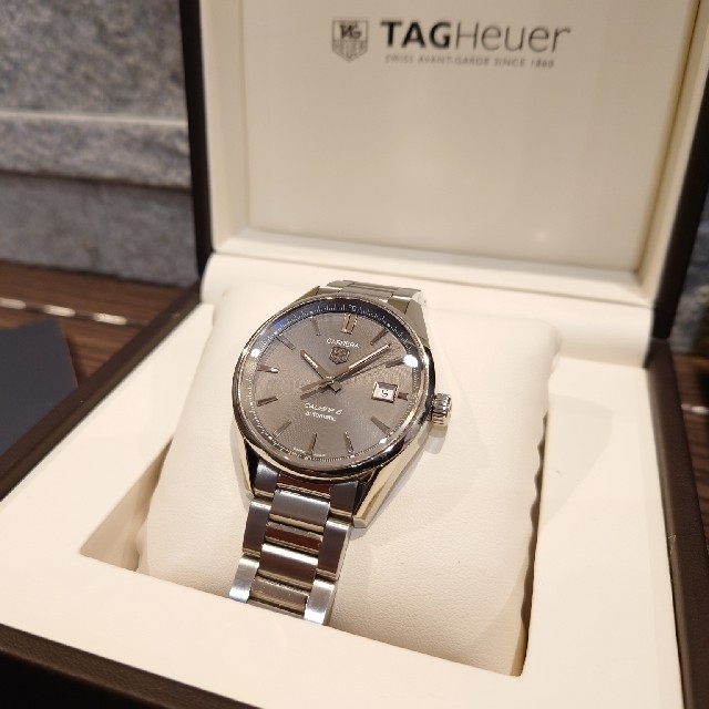 TAG Heuer(タグホイヤー)の完品/TAG Heuer(タグホイヤー)カレラ キャリバー5/グレー/自動巻き メンズの時計(腕時計(アナログ))の商品写真