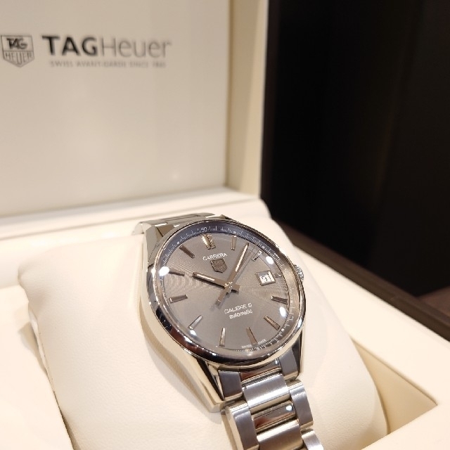 TAG Heuer(タグホイヤー)の完品/TAG Heuer(タグホイヤー)カレラ キャリバー5/グレー/自動巻き メンズの時計(腕時計(アナログ))の商品写真