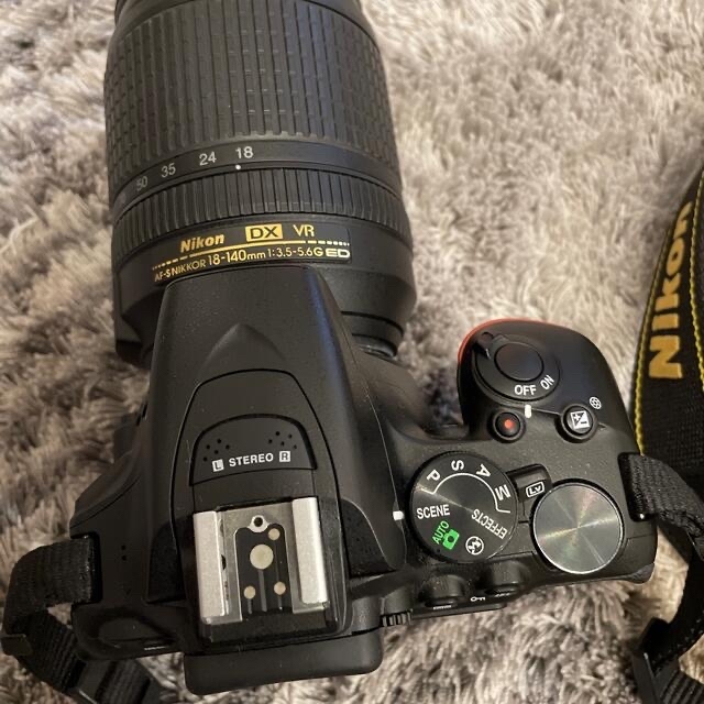 Nikon(ニコン)の大幅値下げ‼️‼️【人気商品/ケース付き】Nikon D5500 一眼レフ スマホ/家電/カメラのカメラ(デジタル一眼)の商品写真