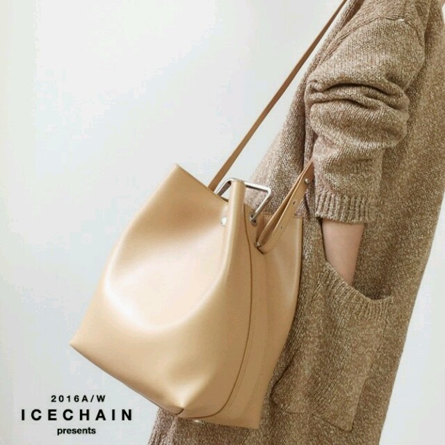 ICECHAIN-PLANT(アイスチェインプラント)の[お値下げ！][本革新品！]牛本革メタルハンドルバッグ/キャメルM レディースのバッグ(ショルダーバッグ)の商品写真